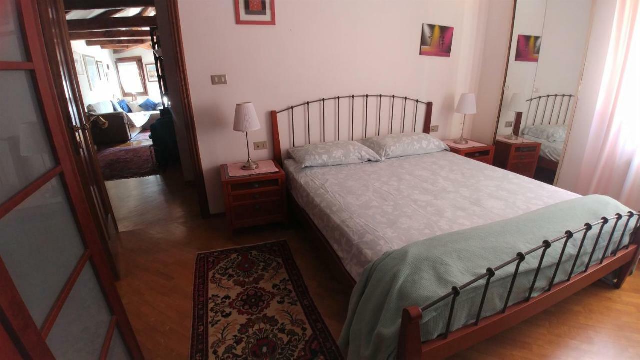 Mansarda Querini Apartment เวนิส ภายนอก รูปภาพ